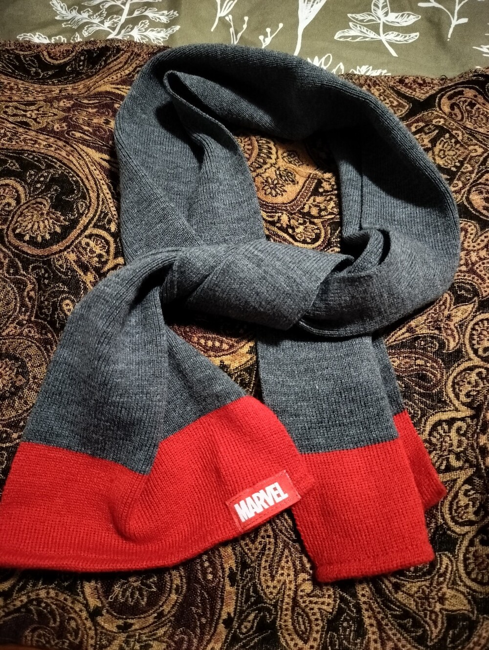 Marvel Comics Knit Winter Scarf Gray Red Logo One Size Berkshire Fashions